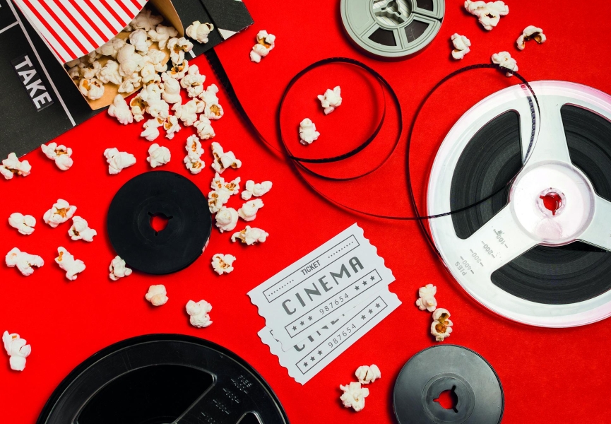 popcorn-with-cinema-equipment-beside-small